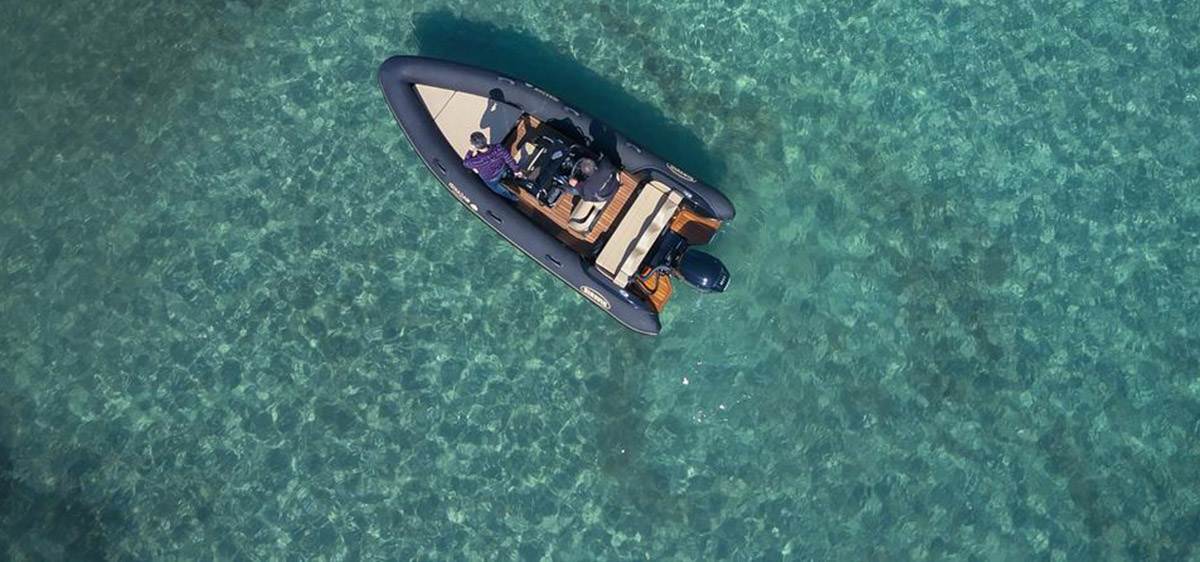 Diverib 499 — underway in clear Greek waters